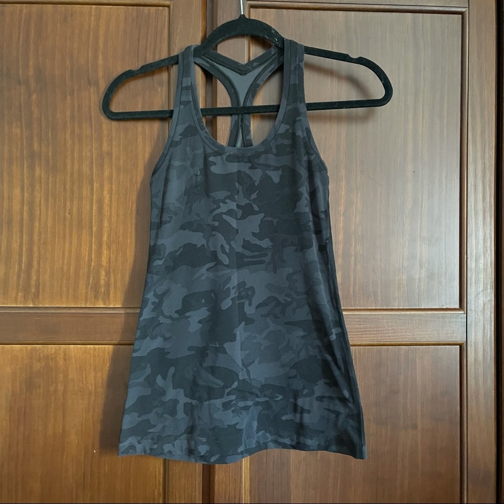 Lululemon Cool Racerback in Black Camo size 2